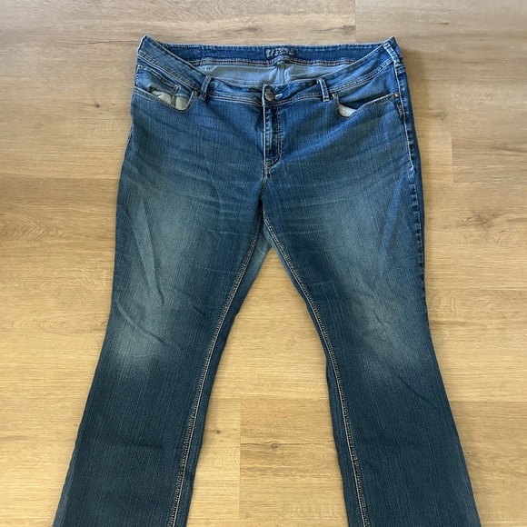 Women's Silver Brand Suki Bootcut Jeans Size 23x 32 - Picture 1 of 6